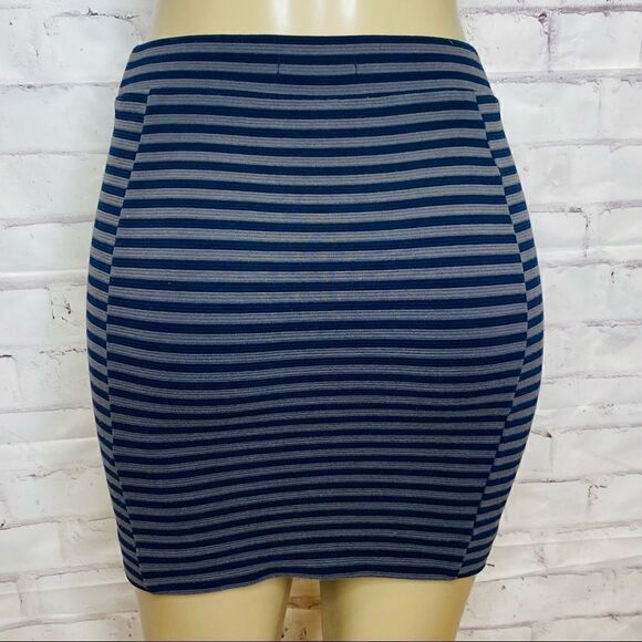 Madewell Textured Blue and Gray Stripe Stretch Pull On Pencil skirt Size XS - Picture 2 of 4